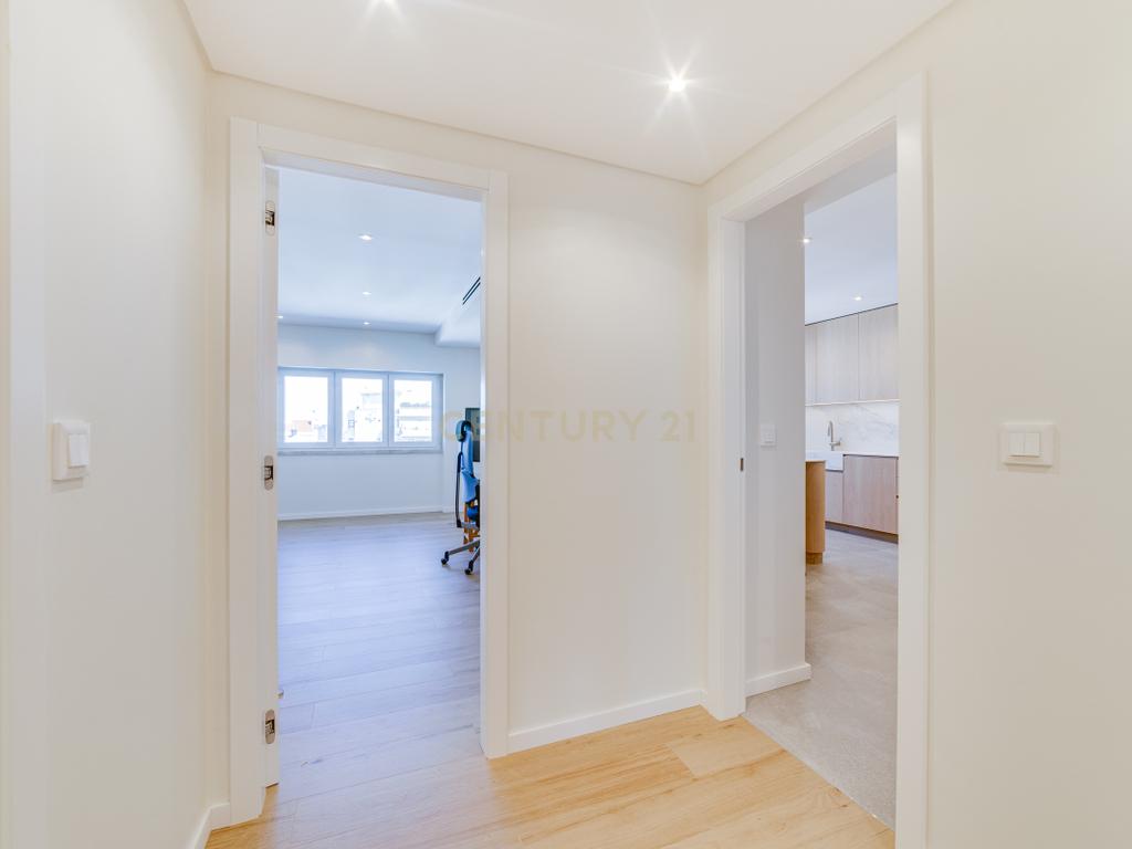Luxuoso apartamento T4 em Lisboa com Vista e Acabamentos de Alta Qualidade - Image 7